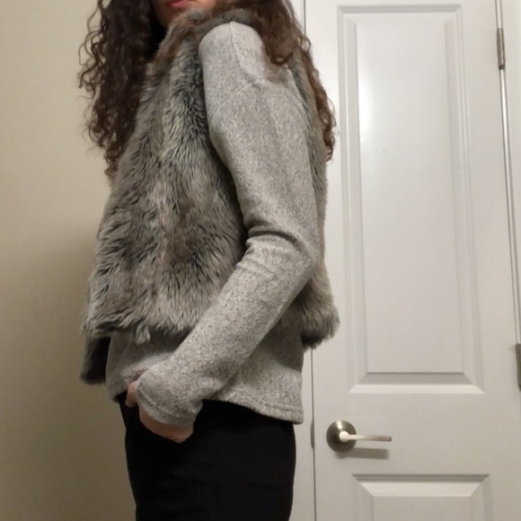 Elle Faux Fur Vest - Picture 8 of 8